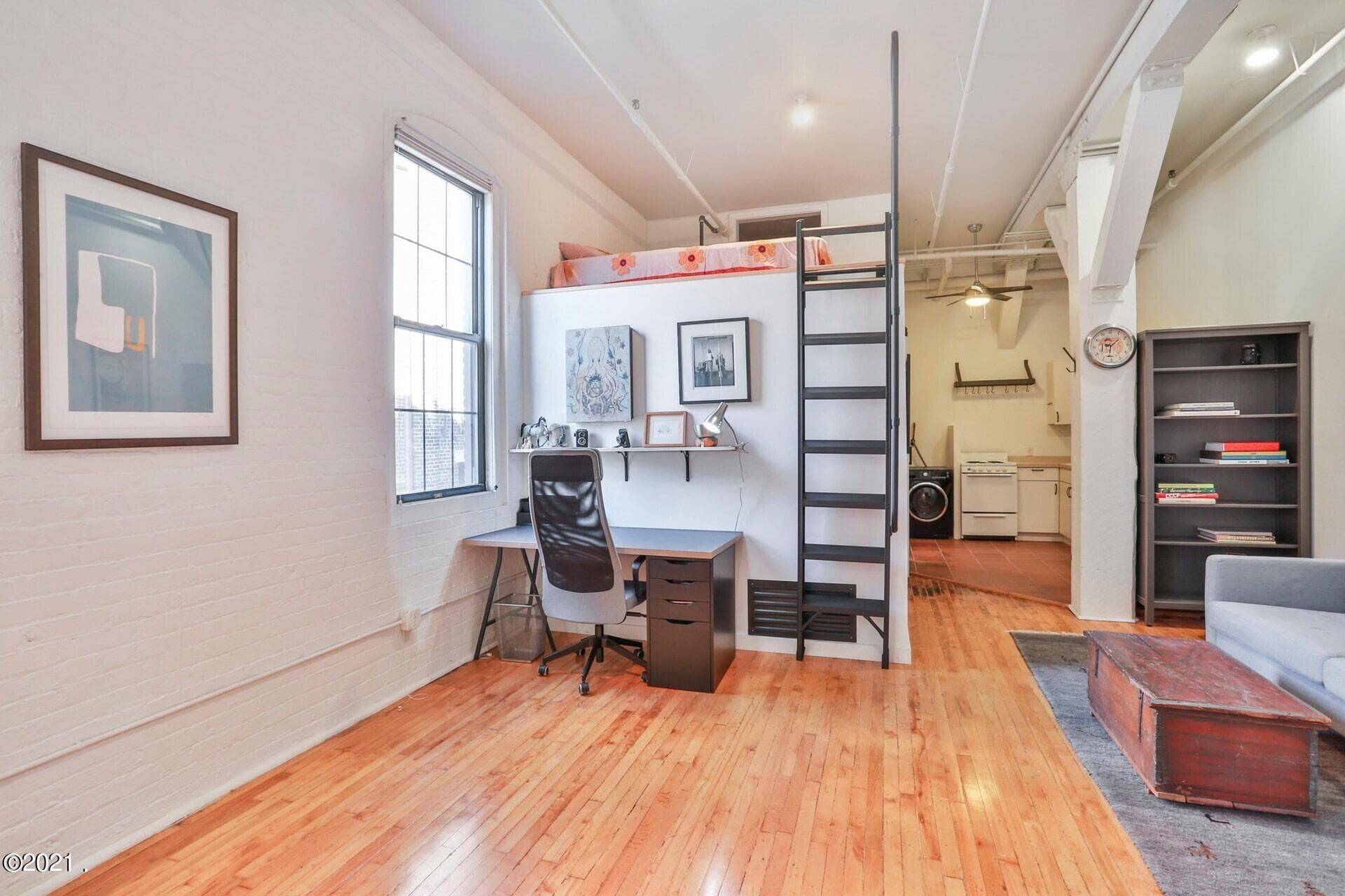 1130 N Carol DR — Photo 4